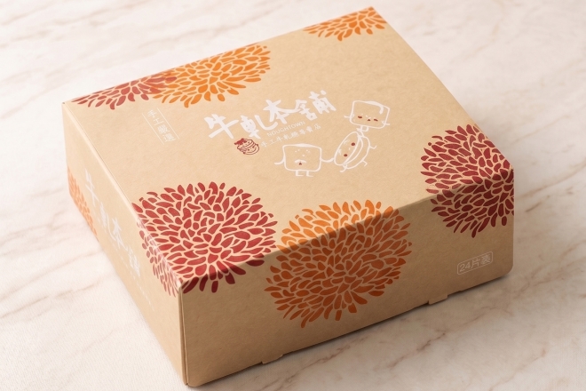 牛皮紙箱怎麼印白色？包裝廠老司機教你用「UV 鋪白底」解決吃色問題｜三合紙器